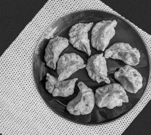 Chicken Fried Momos (6 Pieces)