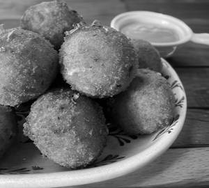Chilli Potato Balls [ 8 Pieces ]
