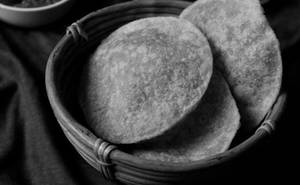 Peas Kochuri (2 Pcs)
