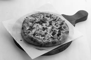 Broccoli Sundried Tomato Onion Pecan Nuts Pesto Parmesan Pizza [8 Inch]
