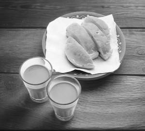 Cold Drink Or Chai + Bun Makhan
