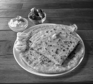Masala Aloo Paratha (2pc) with Curd