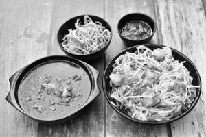 Chicken Manchurian Noodles Bowl