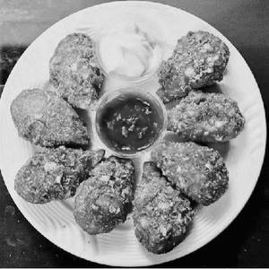 Pan fried chicken momos [8 pieces]
