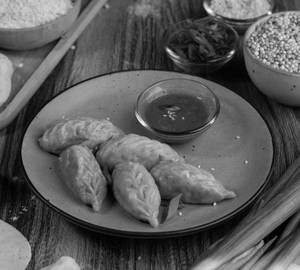 Veg Bajra Momos (6 Pcs)