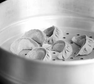 Veg Jowar Momos (6 Pcs)