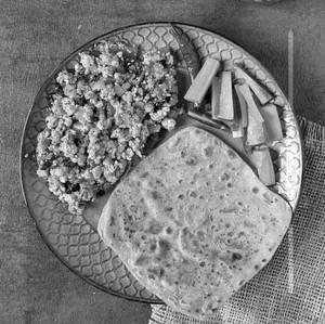4 Tawa Roti With Amritsari Paneer Bhurji