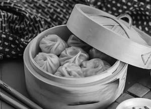 Veg steamed momos [5 pieces]