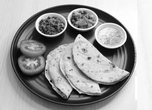 4 Roti With Sabji And Dal