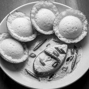 4 Appam With Fish Moily Single Piece