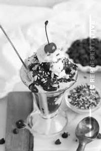 Choco Vanilla Chip Dip Sundae 