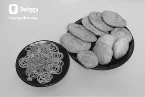 Pyaaz Kachori [5 Pieces] + Dal Kachori [5 Pieces] With Jalebi [500 G]