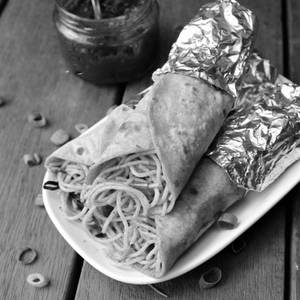 Veg Noodles Roll 