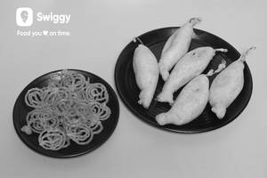 Mirchi Vada [5 Pieces] With Jalebi [250 G]