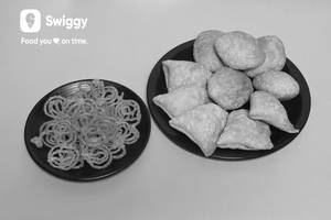 Samosa [5 Pieces] + Dal Kachori [5 Pieces] With Jalebi [500 G]