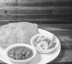 Chole bhature [2 bhature]