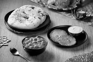 Kulcha with Pindi Choley and Dessert Meal (Serves 1)