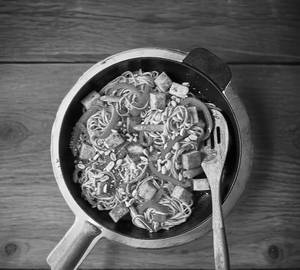 Schezwan paneer noodles