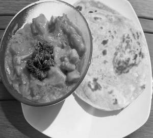 Chapati( 3) With Chicken Curry