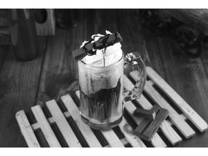 Kit Kat Shake [300ml Glass Bottle]