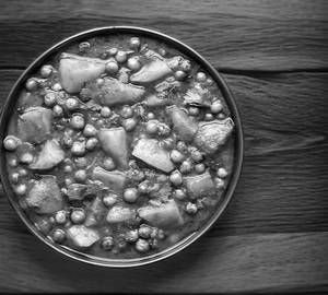 Aloo mater gravy