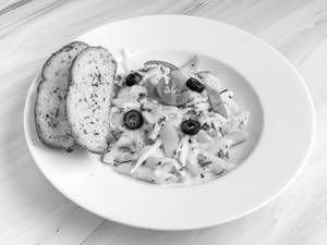 Penne Pasta In Alfredo (white) Sauce (500 Ml)
