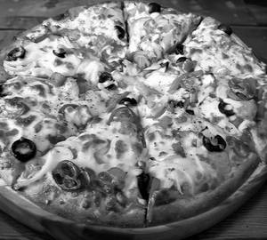 Cheese burst pizza