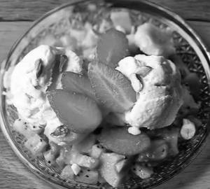 Fruit salad with icecream