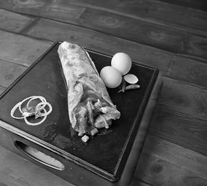 Double egg chilli chicken roll
