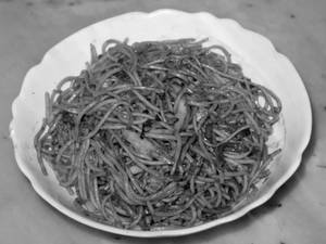 Schezwan noodles [chicken]