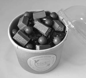 Chocolaty Kitkat Loaded Brownie Tub