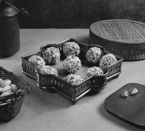 Pista Laddu