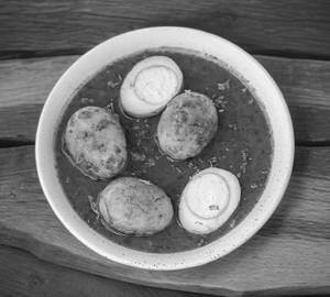 Egg Curry ( 2 Pieces)