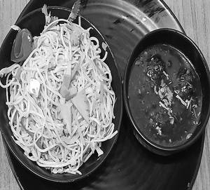 Veg Hakka Noodles+ Chicken Manchurian Combo