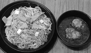 Veg Hakka Noodles With Chilly Chicken Combo Special