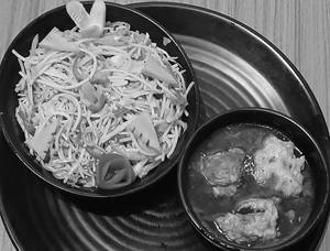 Veg Hakka Noodles + Chilli Chicken