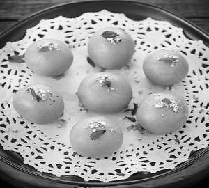 Besan Laddu