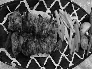 Shish Tawouk 8 Pcs - With Lebanese Pita Bread Bedding