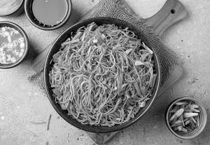 Schezwan Noodles (veg)