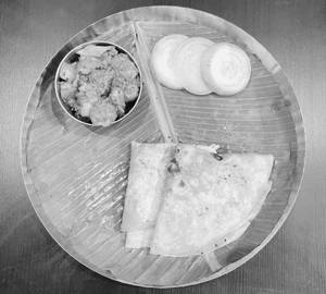 2 Chapati With Paneer Curry 250 Ml