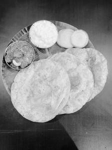 3 Poori With Paneer Curry 250 Ml And Curd Rice 250 Ml