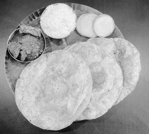 3 Poori With Chicken Curry 250 Ml And Curd Rice 250 Ml