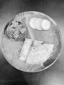 Chapati (2Pc) + Chicken Curry 250 Ml (Serves 1)