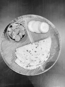 3 Phulka With Paneer Curry 250 Ml