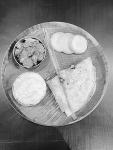2 Chapati With Paneer Curry 250 Ml And Curd Rice 250 Ml