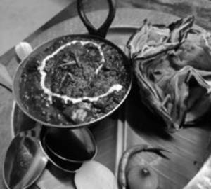 Lassuni Palak Paneer With Lacch Paratha