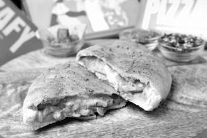 Paneer Tikka Onions & Red Paprika Calzone