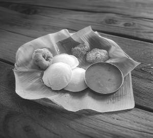 Idly(4pcs)+vada(1pcs)