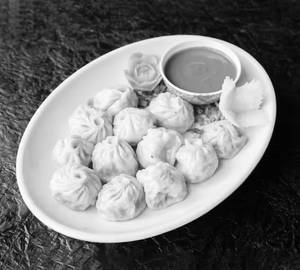 Veg Stream Momos ( 8 Piece)