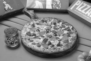 Classic Chicken Pizza